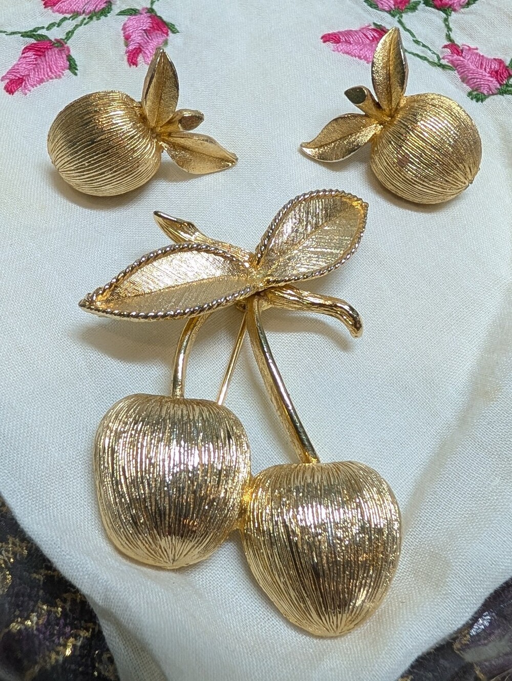 Vintage Sarah Coventry Golden Cherries Brooch & Clip Earrings Set Gold Tone
